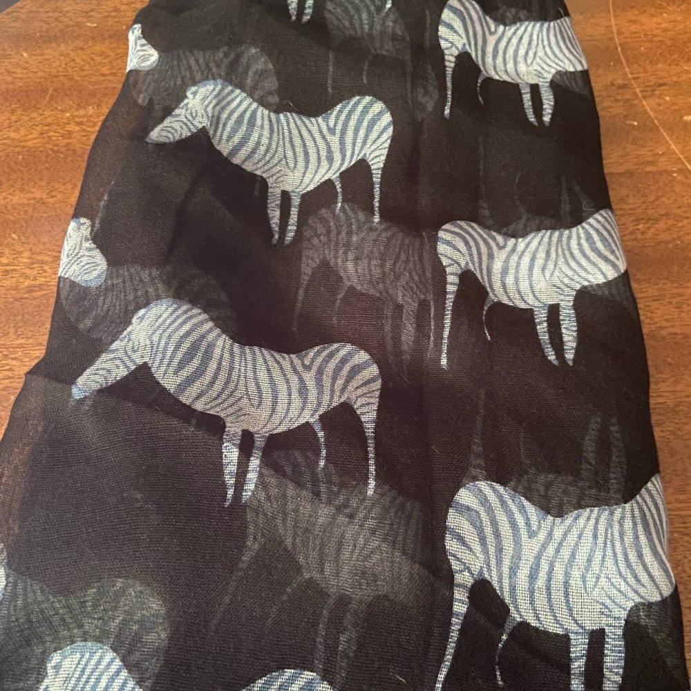 Zebra Scarf - Picture 3 of 5